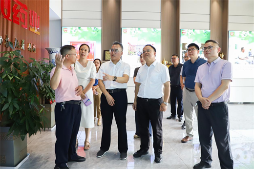 贺州学院调研组莅临双蚁药业调研交流