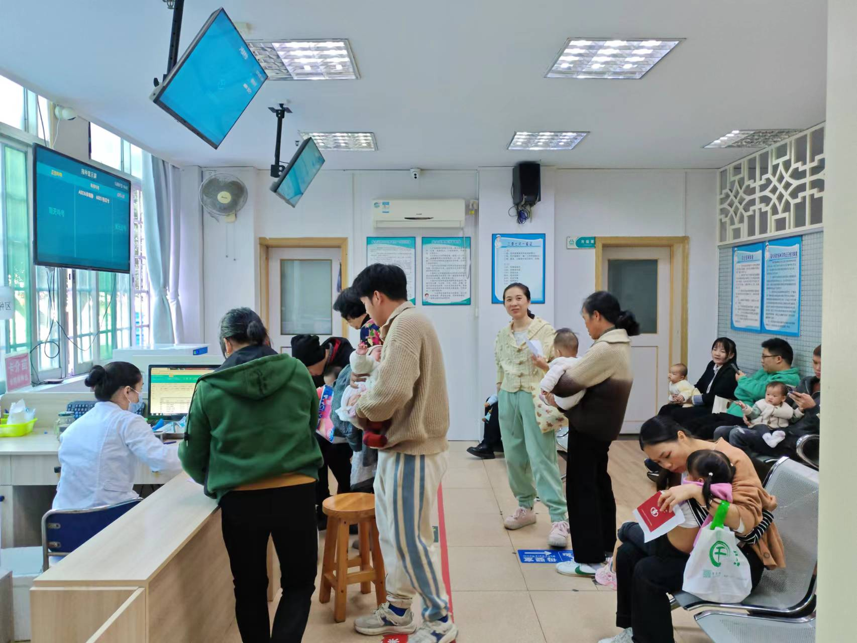 新冠变异株JN.1来袭，元旦前后或有一波新冠感染高峰，请做好防范